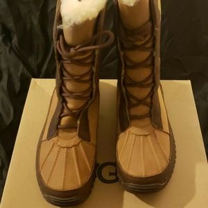Ugg mixon boot size 5